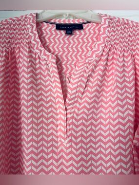 Tommy Hilfiger Pink & White Chevron Blouse V-Neck Smocked Shoulder XL